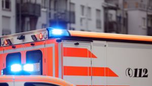Unfall in Kirchheim: Rollerfahrer fährt gegen Straßenschild – verletzt ins Krankenhaus
