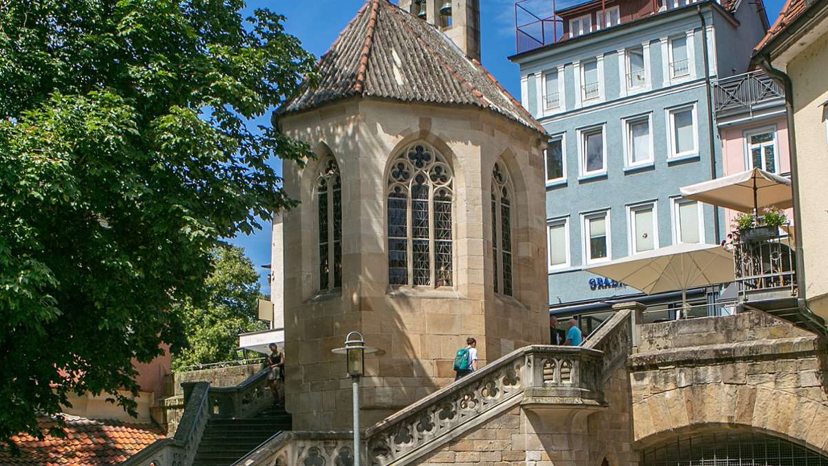 Friedensbündnis vermutet gezielte Aktion: „Verhöhnung von Nazi-Opfern“ – Nikolauskapelle Esslingen  beschmiert