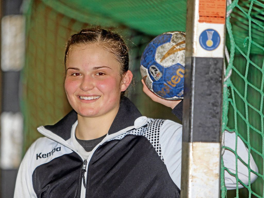 Die 16-jährige Handballerin Elisa Stuttfeld ist ein Energiebündel und will in die Bundesliga: „Duracell-Häschen“ auf dem Weg nach oben