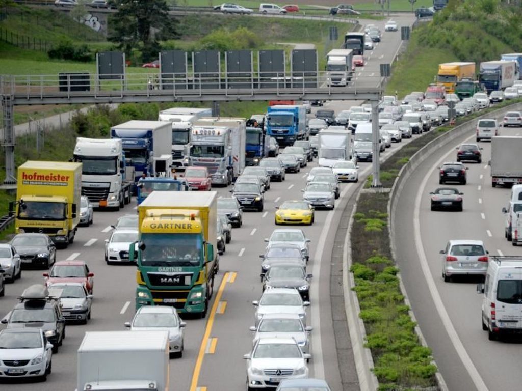 Stuttgart droht Verkehrschaos auf A8 durch Brückenabriss
