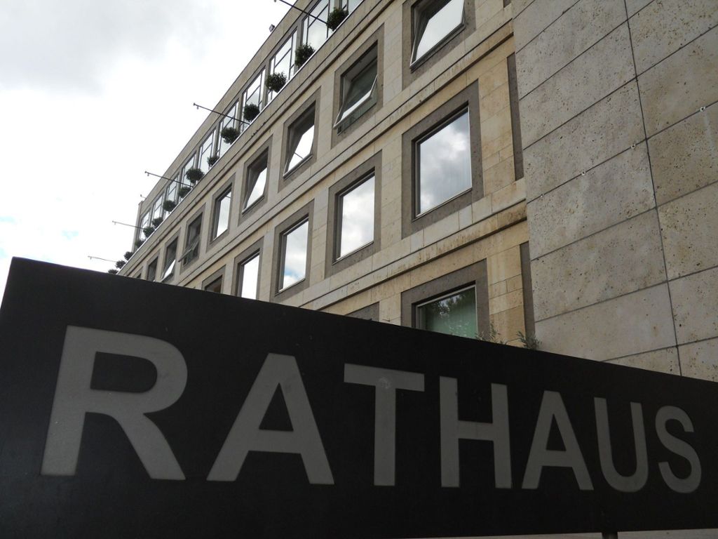 Stuttgarter Rathaus wegen herrenlosem Koffer geräumt