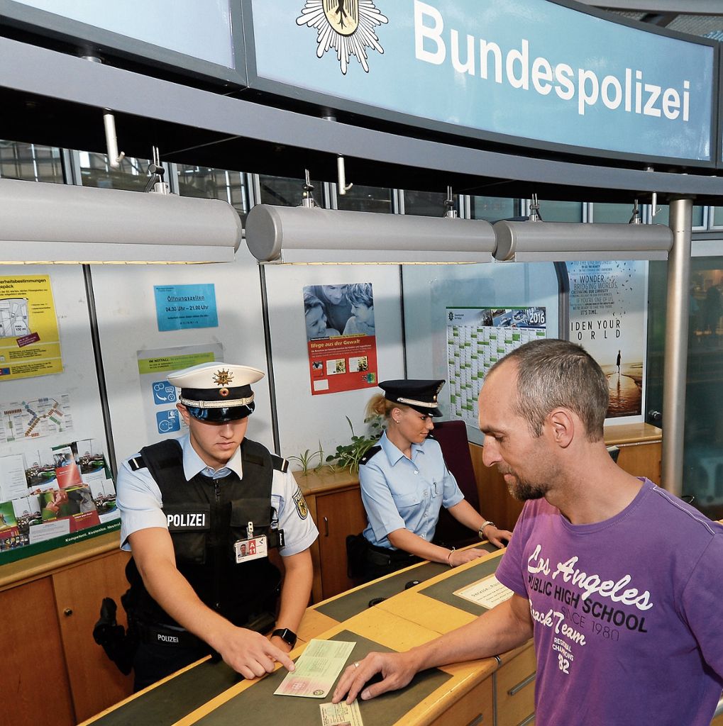 Bundespolizei stellt auf dem Flughafen Ausweise aus: Passersatz in letzter Minute