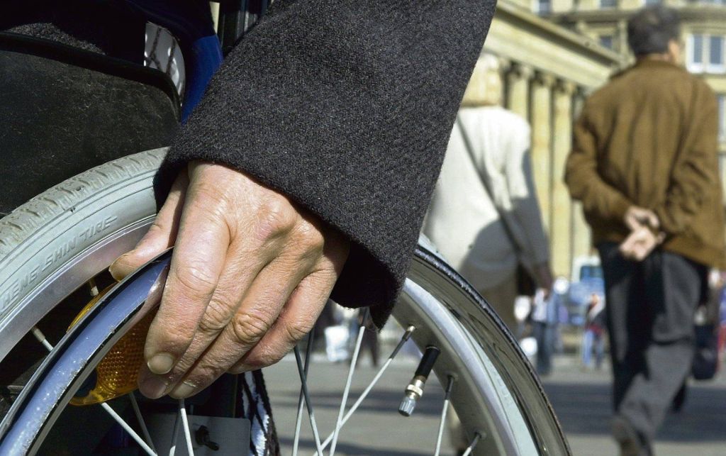 Expertin: Technik kann körperlich Behinderten im Alltag helfen