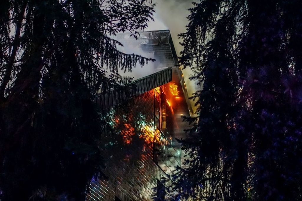 KREIS ESSLINGEN: Am Samstag ist es in Unterensingen aufgrund eines Blitzeinschlags zu einem Wohnhausbrand gekommen.: Wohnhausbrand in Unterensingen