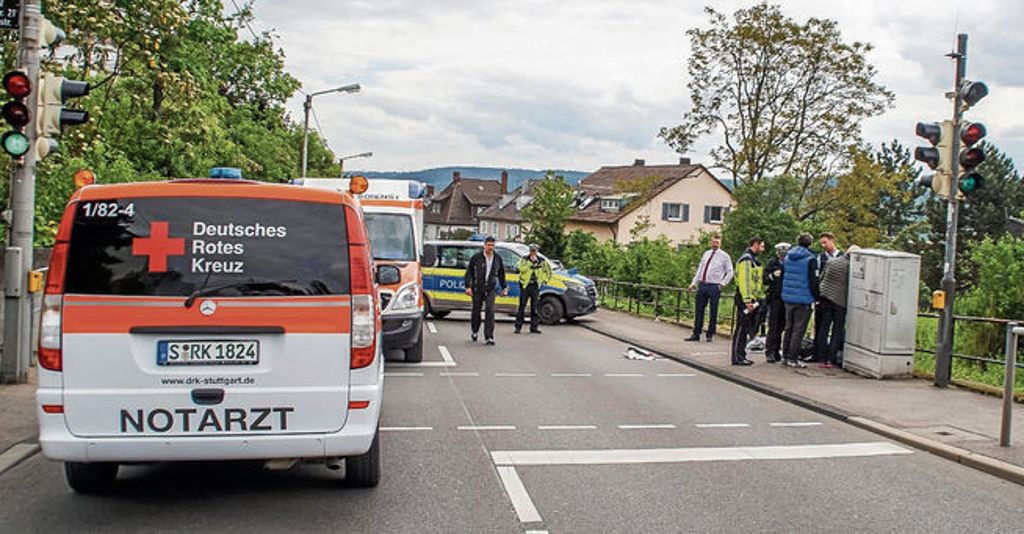 UNTERTüRKHEIM: Mädchen wird an Kappelbergstraße von Auto erfasst - Offenbar Rotlicht an Fußgängerampel missachtet: 14-Jährige bei Unfall tödlich verletzt