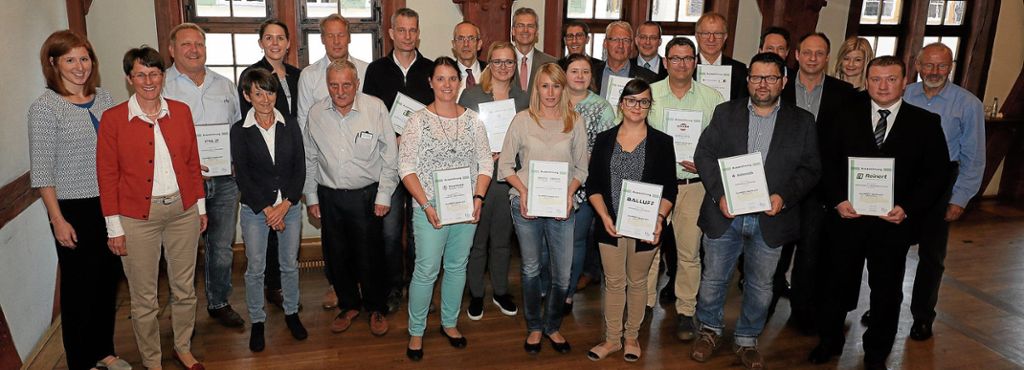 KREIS ESSLINGEN:  17 Betriebe erhalten das Ökoprofit-Siegel - Umweltberatungsprogramm läuft seit 16 Jahren: Auszeichnung für Beitrag zum Klimaschutz