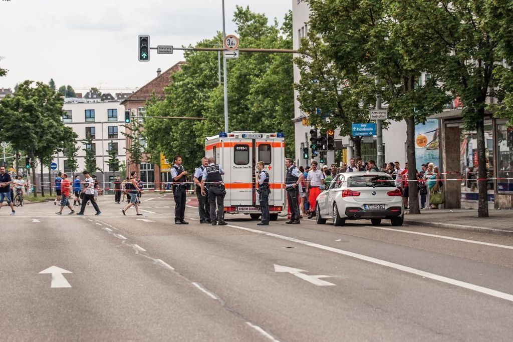 Eine Tote und zwei Verletzte in Reutlingen: Mann tötet Frau mit Machete