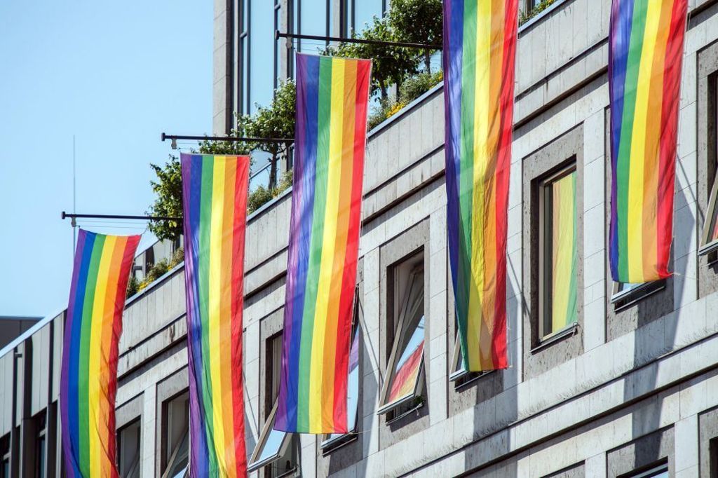 Schwul-lesbische Parade in Stuttgart soll besser geschützt werden: Erhöhte Sicherheitsvorkehrungen beim CSD