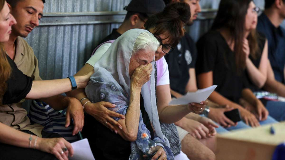 Newsblog zum Krieg im Nahen Osten: Hunderte Trauergäste bei Beisetzung von Shani Louk in Israel