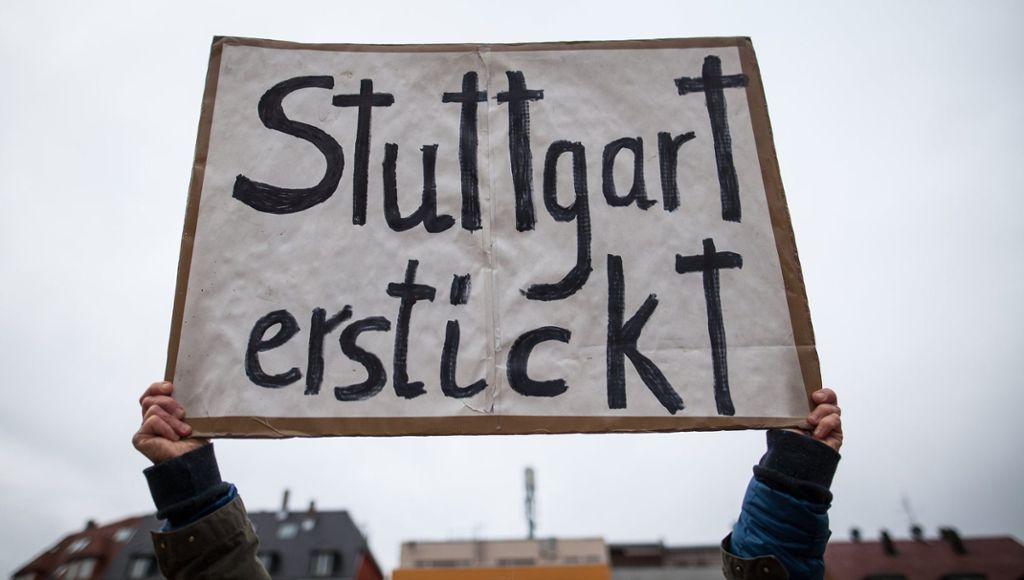 Demo für bessere Luft in Stuttgart - Verkehr lahmgelegt