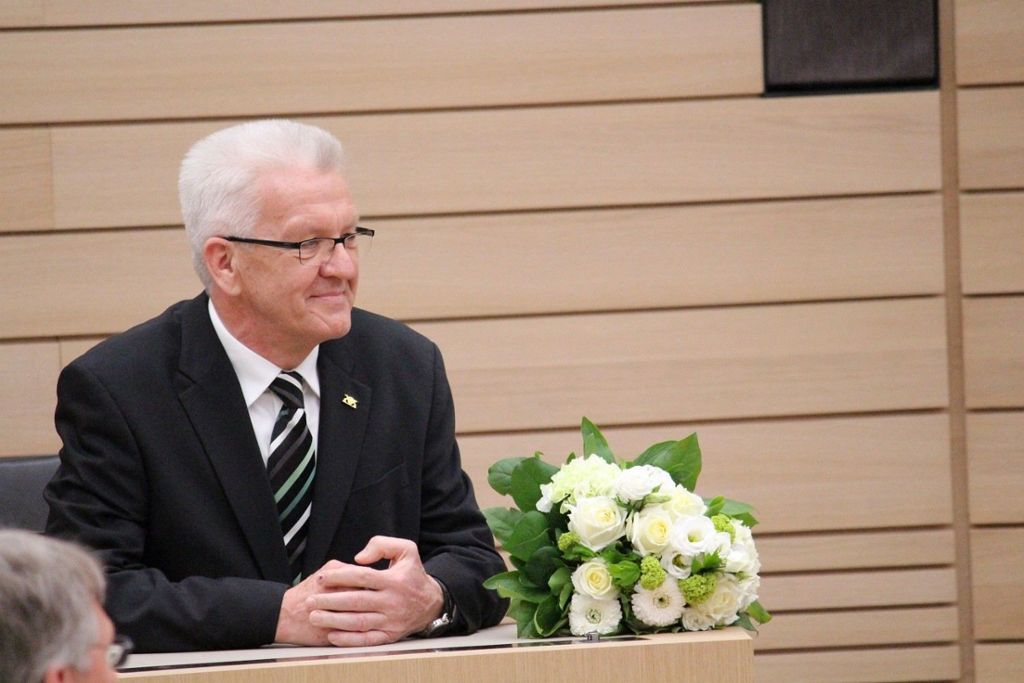 STUTTGART: Der Grüne erhält 82 Stimmen von insgesamt 143 Abgeordneten: Kretschmann wieder zum Ministerpräsidenten gewählt