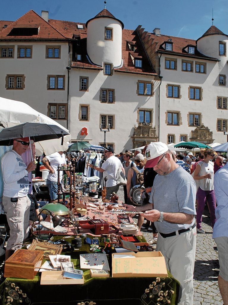 800 Händler und rund 80 000 Besucher auf dem Frühjahrsflohmarkt in der Innenstadt: Feilschen um jeden Preis