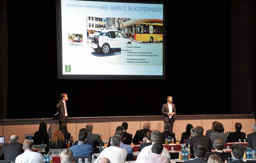 Mobilität der Zukunft soll mehr sein als bloß ein Fahrzeug - Klassische Hersteller wandeln sich zum Dienstleister - Fachtagung im Esslinger Neckar Forum: Nicht das Internet muss ins Auto, sondern das Auto ins Internet