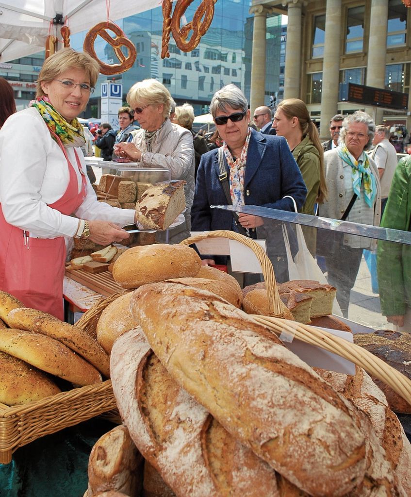 Am Donnerstag findet von 10 bis 19 Uhr der 26. Stuttgarter Brotmarkt auf dem Schlossplatz statt: Die längste Brottheke der Stadt