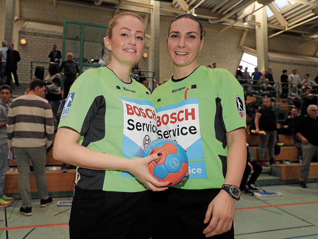 Das Handball-Schiedsrichtergespann Katharina Heinz und Sonja Lenhardt setzt sich durch und pfeift in der Frauen-Bundesliga: „Wir werden härter beurteilt“