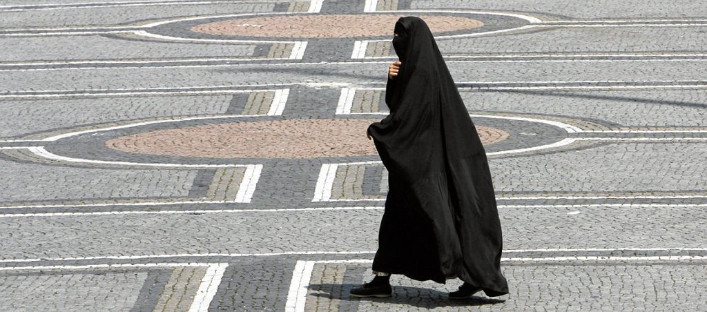 Bund soll Burka-Verbot in Gerichtssälen prüfen