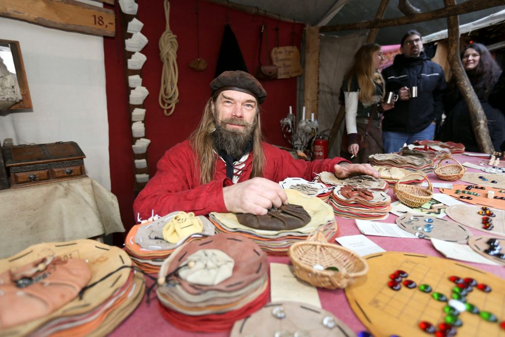 Mittelalter- und Weihnachtsmarkt sowie der Adventsmarkt locken: Besucher aus Nah und Fern in Esslingen