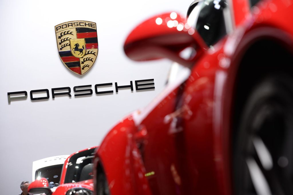 Porsche schult Mitarbeiter früh für Umwälzungen der Branche 