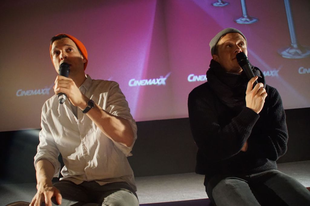 Matthias Schweighöfer und Florian David Fitz machten im CinemaxX-Kino Werbung für ihren Film „Der geilste Tag“: Schnappschuss statt Autogramm vom Filmstar