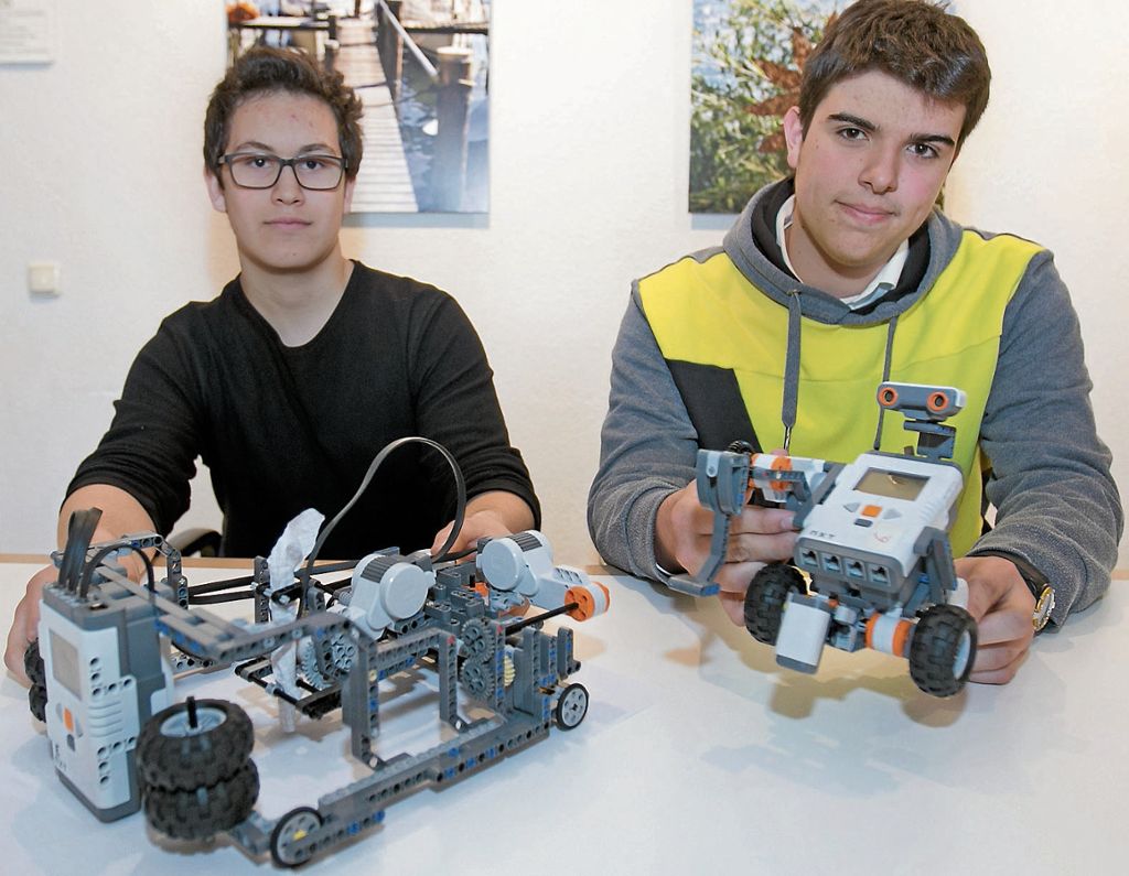 NEUHAUSEN:  Die Firma Balluff, der Bildungsträger BBQ und die Gemeinde machen „technikfreundliche Schulen“ möglich: Mit selbst gebauten Robotern fit für den Beruf