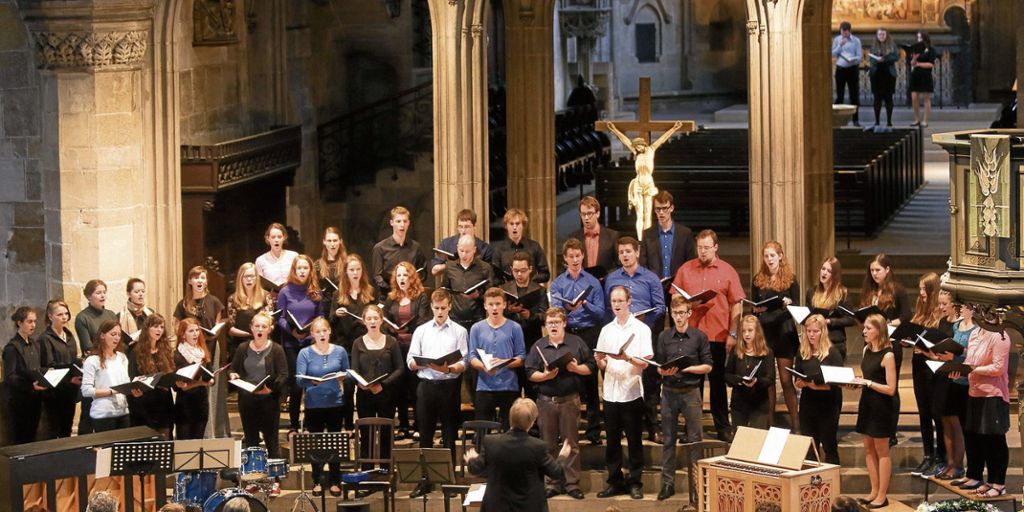 ESSLINGEN:  Die Jugendkantorei spannt in der Stadtkirche einen Bogen vom Barock bis zur zeitgenössischen Musik: Mit Verve durch die Jahrhunderte