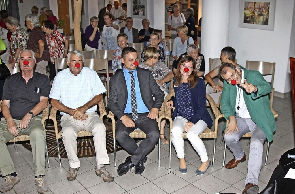 Clown Kampino (rechts) setzte nicht nur sich, sondern auch  Klaus Binder, Sigurd Layer, Tobias Lechner Foto: Ehehalt -  Ehehalt