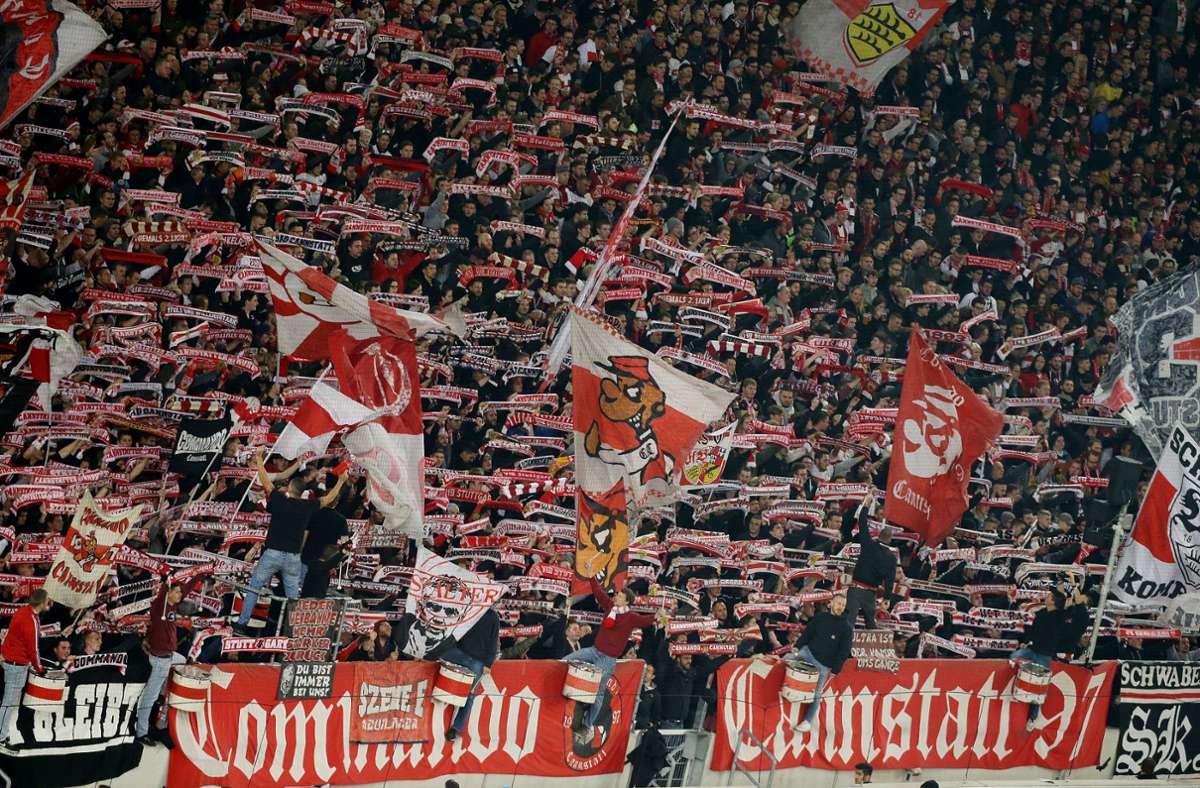Ultras des VfB Stuttgart: Fankalender wird jetzt auch im Buchhandel verkauft