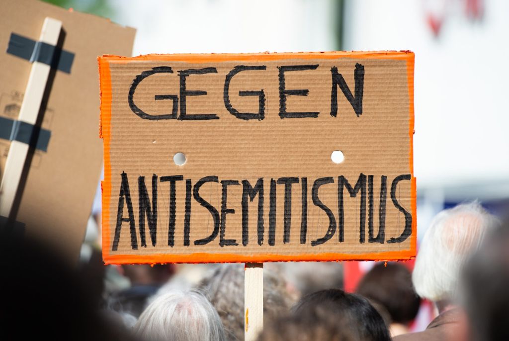 Bericht beinhaltet einen Überblick über Antisemitismus und schlägt Gegenstrategien vor: Beauftragter fordert mehr Tempo bei Bekämpfung von Antisemitismus