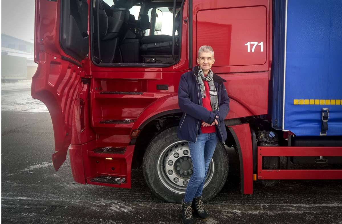 Lastwagenfahrerin aus Friolzheim: Wie sich eine Frau als Lkw-Fahrerin durchsetzt