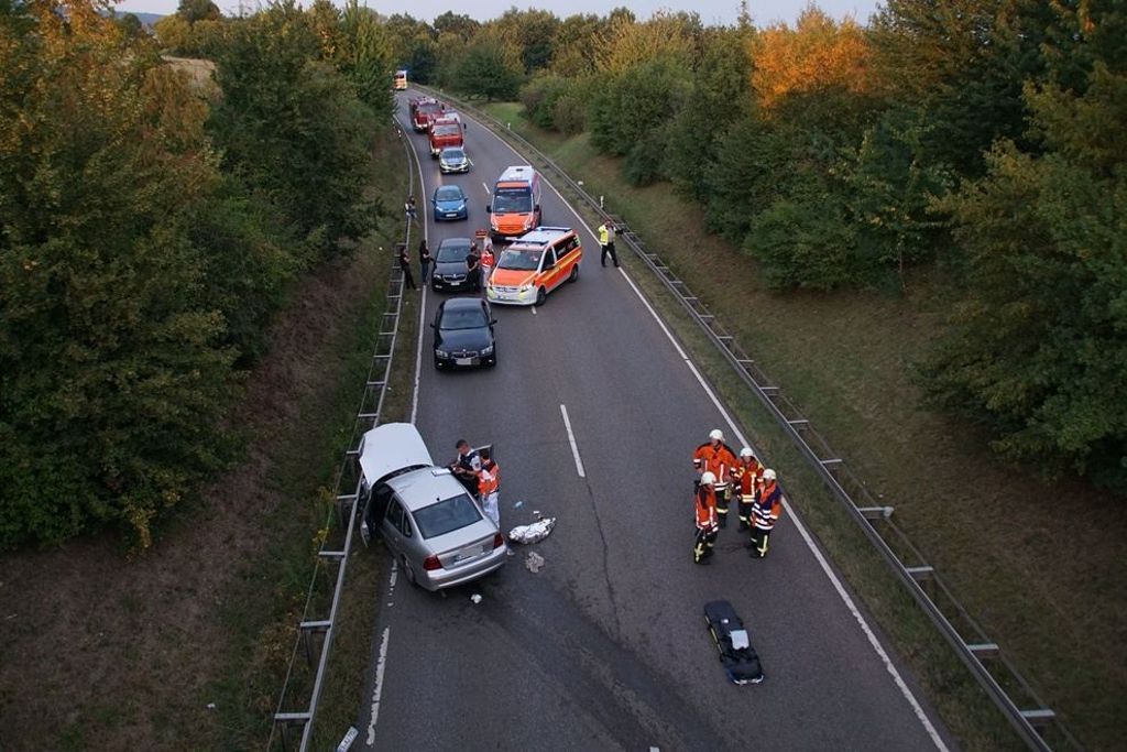 03.09.2016 Mehrere Verletzte nach Frontalkollision auf der L1202 bei Ostfildern.