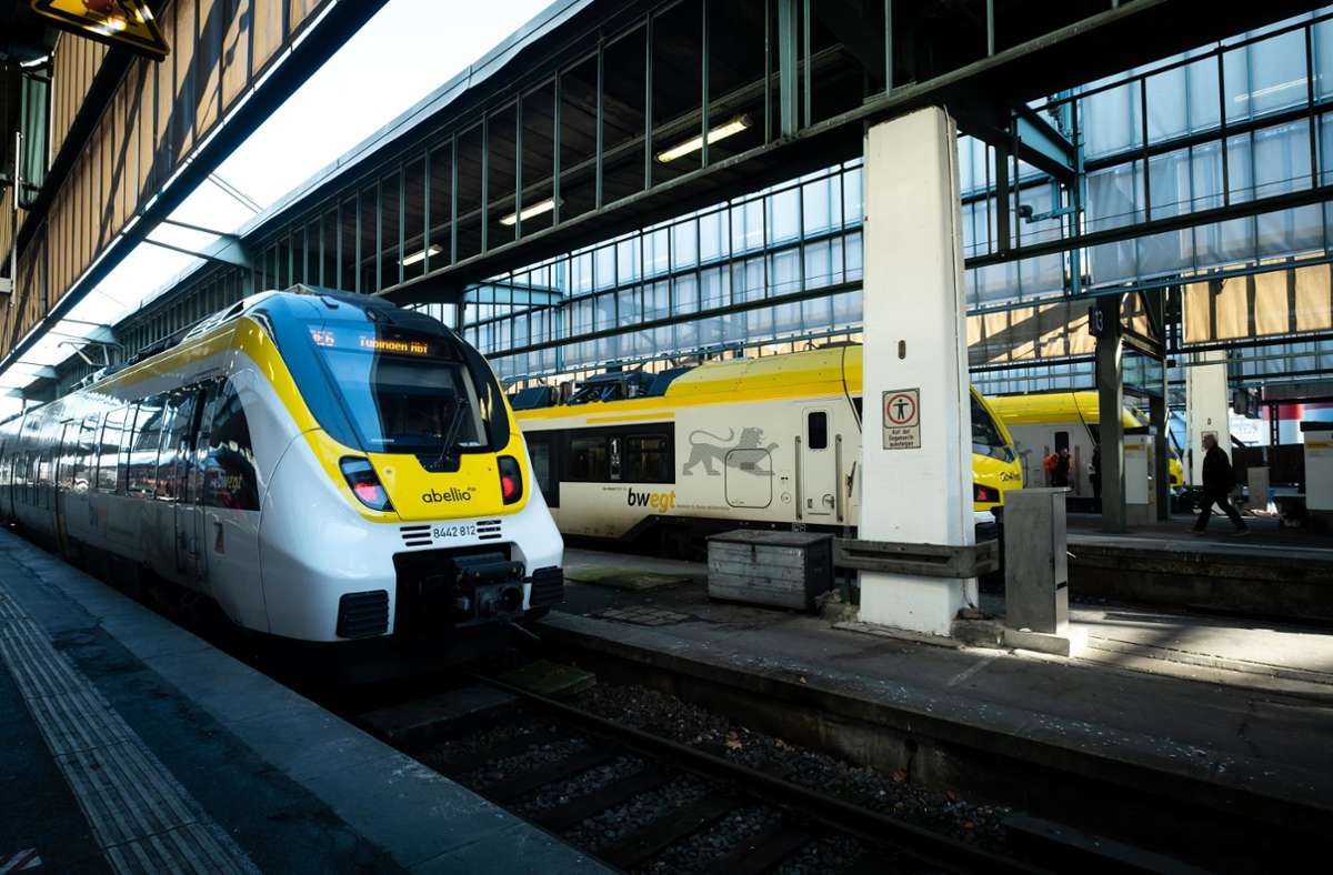 Schienenverkehr im Land: Pendler warten auf neue Züge
