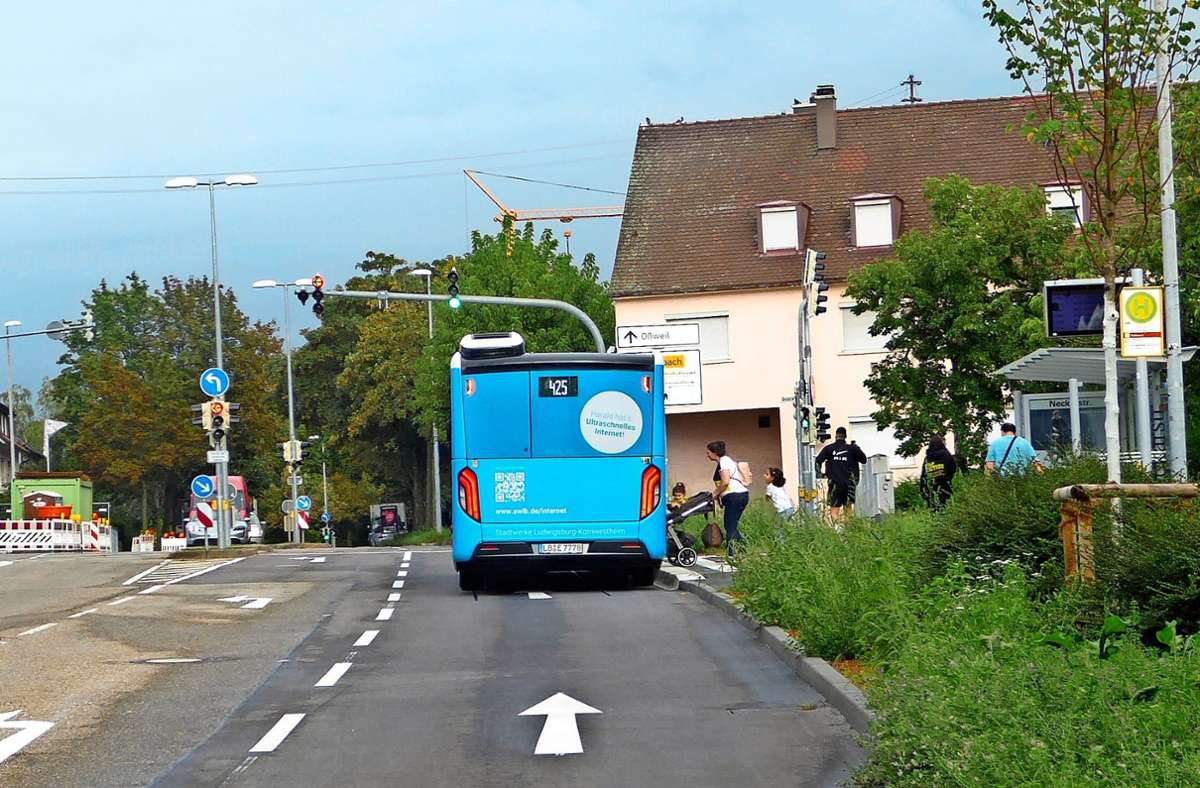 Stau wird in Kauf genommen: Ludwigsburg baut Bushaltestellen  barrierefrei um
