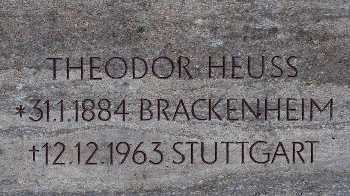Grabstein von Theodor Heuss auf dem Stuttgarter Waldfriedhof. Hier wird an diesem 12. Dezember,  seinem 60. Todestag, ein Kranz niedergelegt.