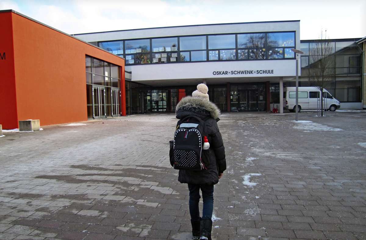 Noch ist das Dach der Oskar-Schwenk-Schule dicht. Foto: Claudia Barner