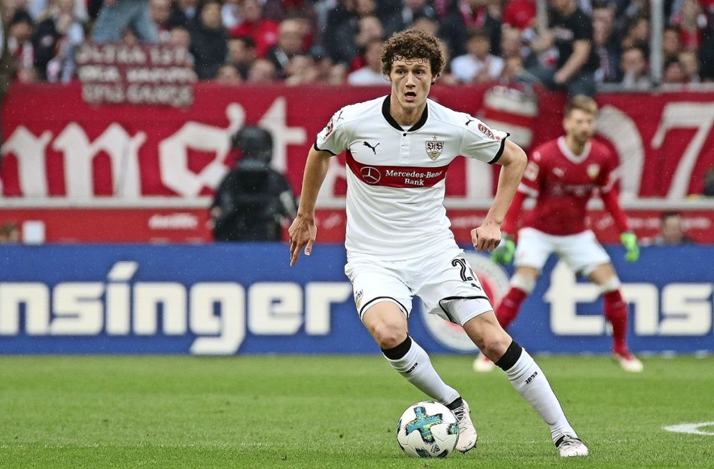 Der Franzose gilt beim VfB als Abwehrjuwel, aber Manager Reschke will den 21-Jährigen nicht vor 2019 verkaufen: Pavard – begehrt, aber nicht zu haben