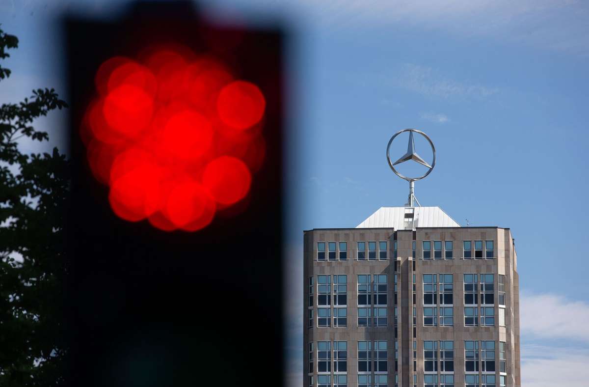 Konzern droht mit dem Arbeitsrecht: Daimler sieht Rot bei Corona-Verstößen