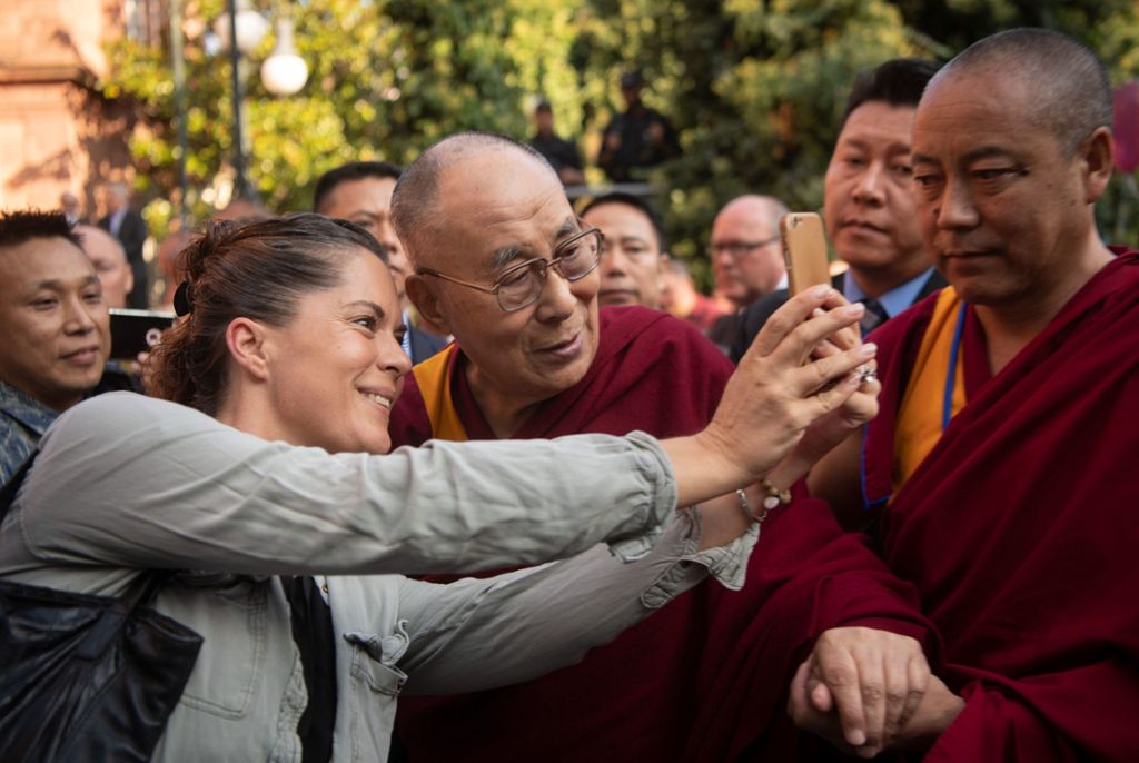 Für ein friedliches 21. Jahrhundert: Dalai Lama: Nicht nur beten, sondern für den Frieden arbeiten