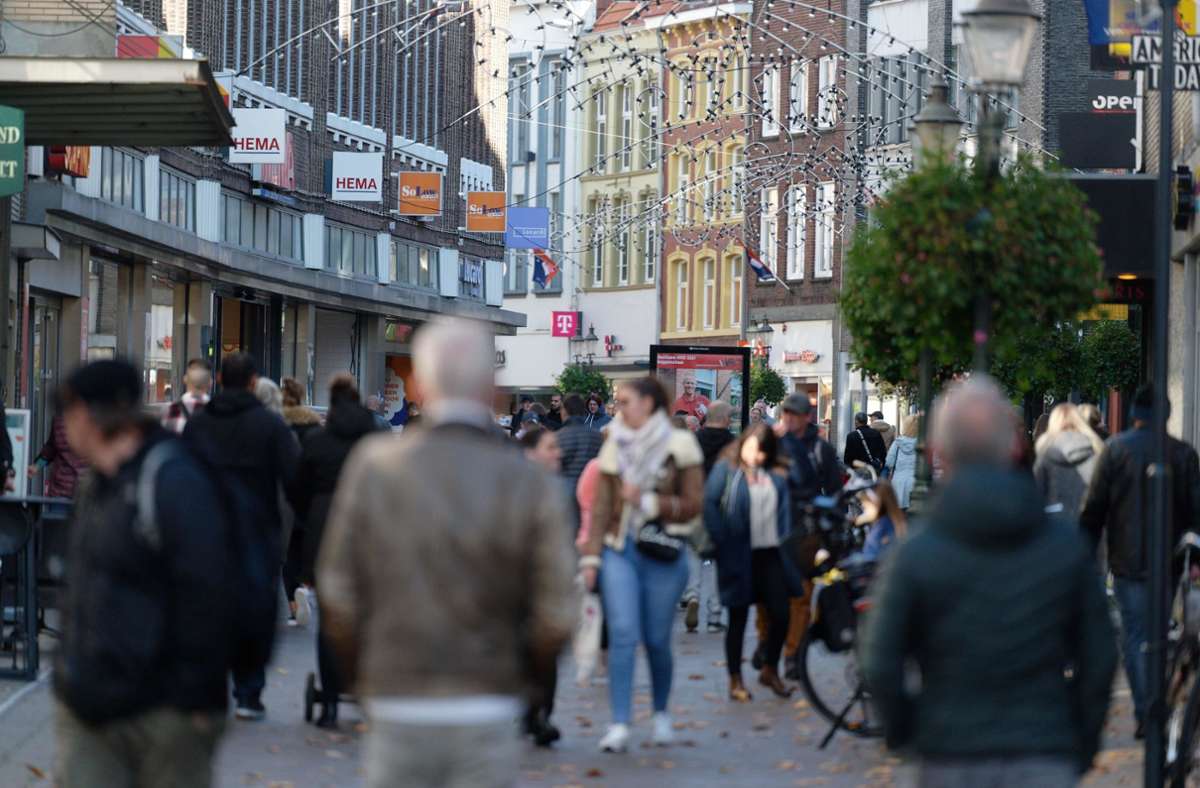 Höchste Alarmstufe: Niederlande verschärft Corona-Maßnahmen