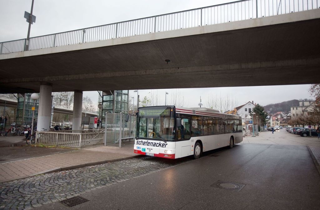 Zugverbindung nach Wernau: Warten oder aufs Auto umsteigen