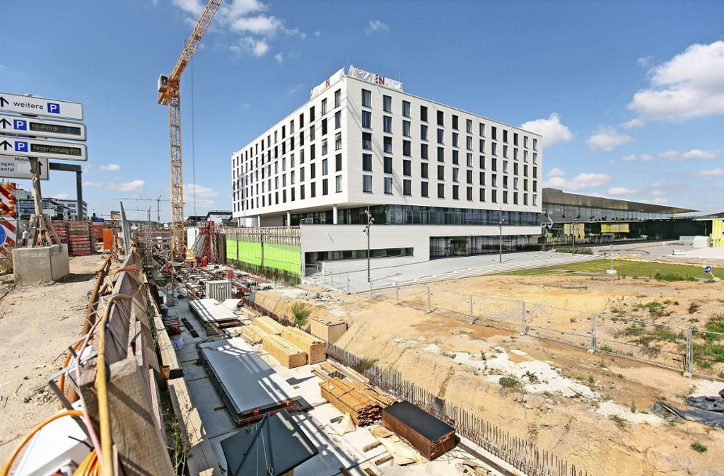 Investor übergibt das Gebäude wohl im September – Mövenpick plant Probebetrieb: Kongresshotel öffnet erst im Januar