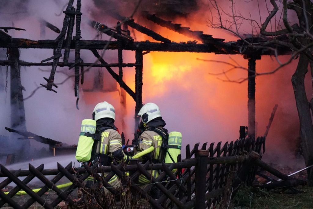 02.02.2019 In Altbach kam es zu einem schweren Brand mit mehreren Verletzten.