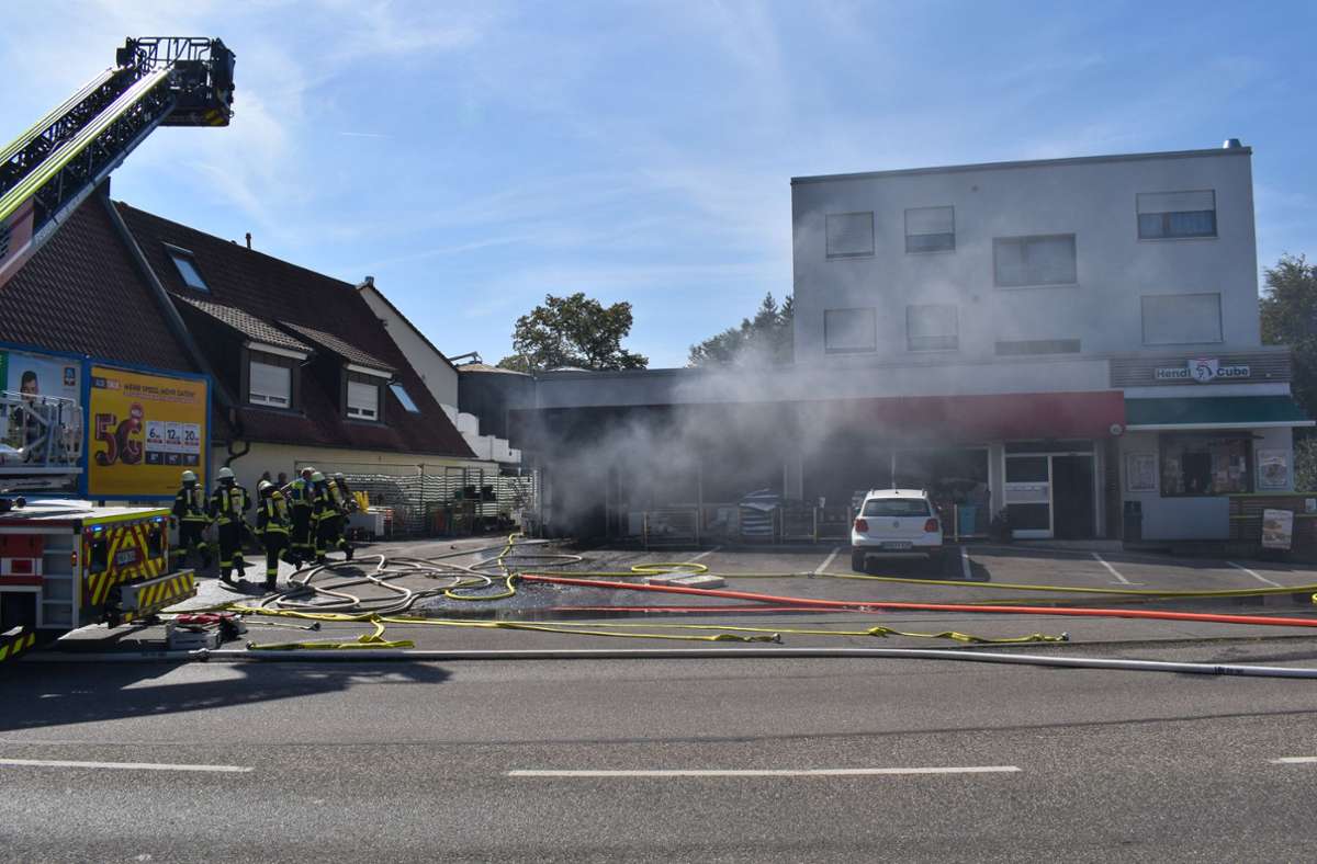 Leingarten bei Heilbronn: Marktgebäude in Vollbrand – Wohnungen beschädigt