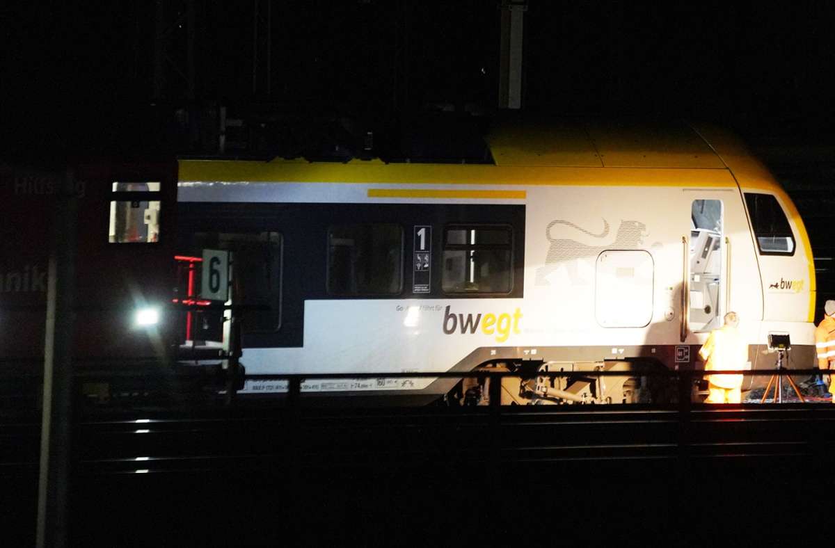 Nach Störung am Stuttgarter Hauptbahnhof: Entgleister Zug in die Werkstatt gebracht