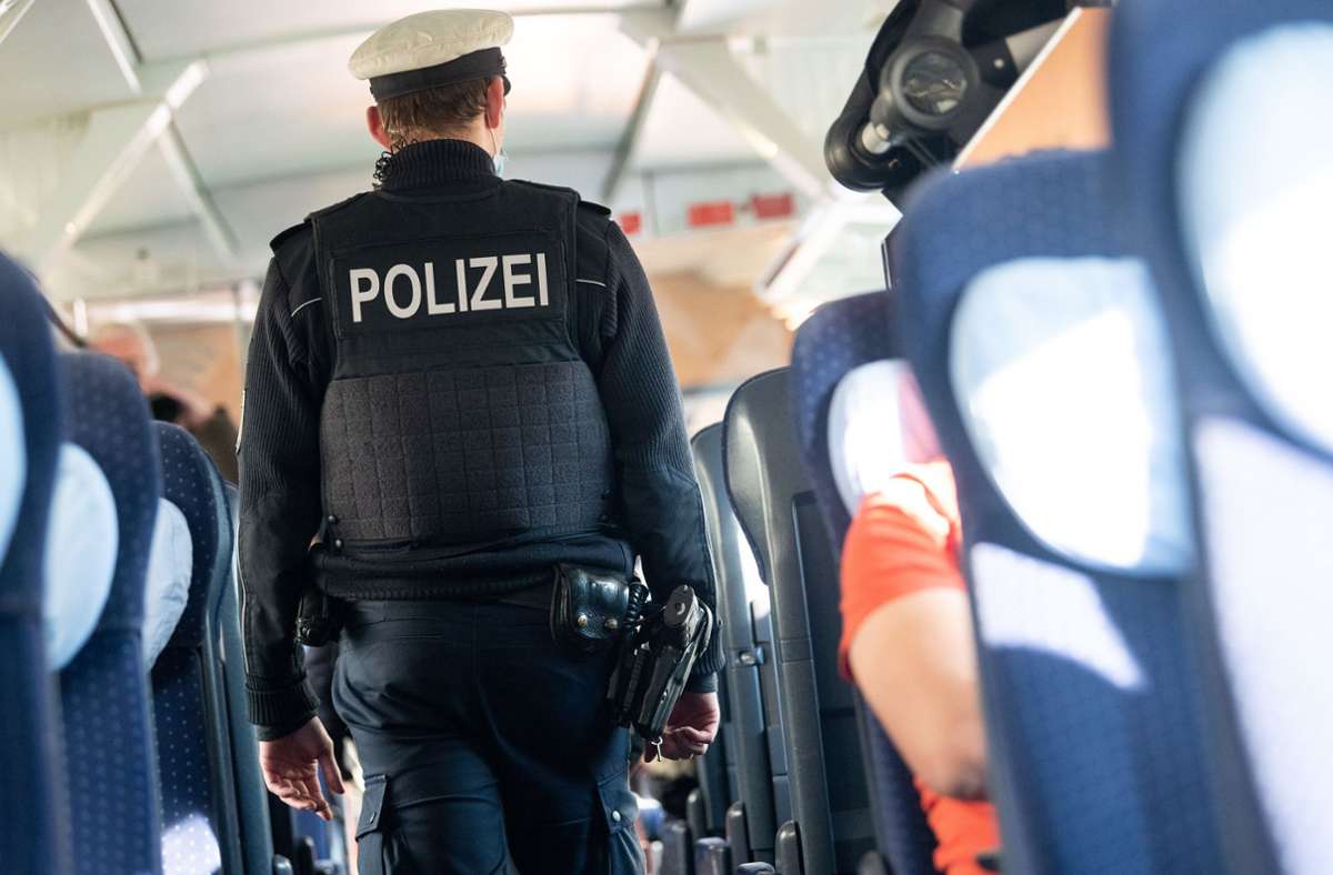 ICE von Köln nach Stuttgart: Unbekannter stiehlt Koffer mit Wertsachen