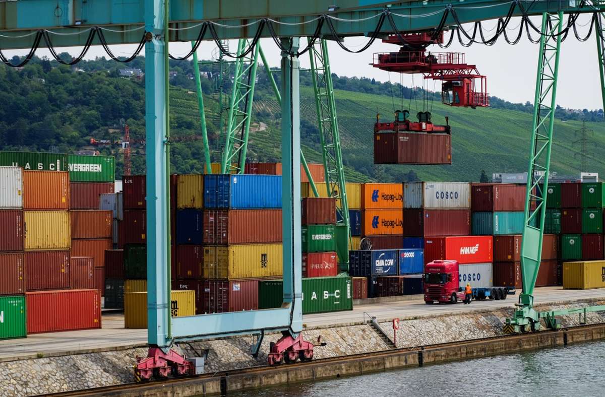 Binnenschifffahrt in Baden-Württemberg: Güterumschlag in den Häfen nimmt weiter ab