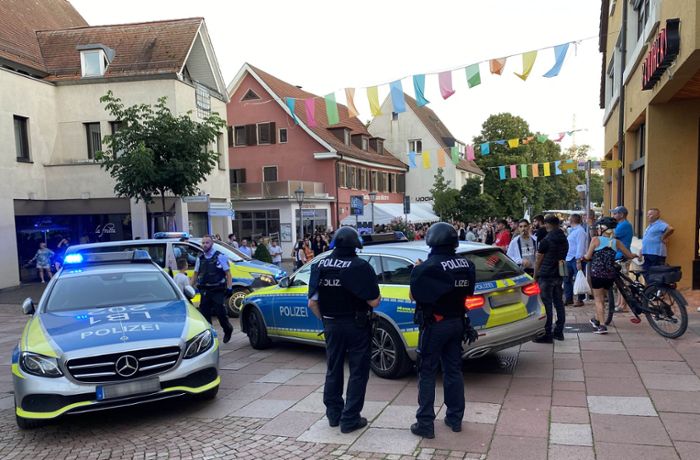 Polizeieinsatz auf dem Pferdemarkt in Bietigheim: Mann greift im Rausch mehrere Besucher an