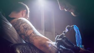 Tattoo-Künstler Silas Becks kommt in die Abendkirche in Stuttgart