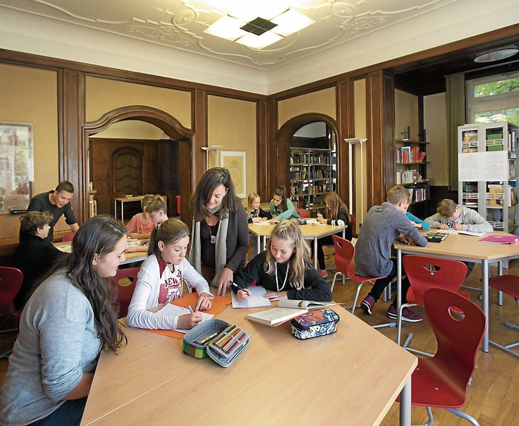 Hausaufgabenbetreuung in stilvollem Ambiente: Die Villa Kienlin ist seit 1981 Teil des Mörike-Gymnasiums. Fotos: Bulgrin