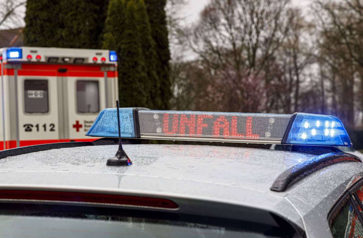 Unfall bei Filderstadt: 19-Jähriger kracht auf B27 gegen Leitplanken
