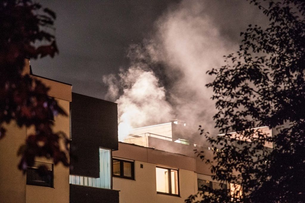 15.10.2017 Brand eines Flachdachs in Wernau. Bewohner wurden evakuiert.